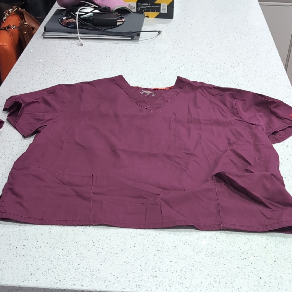 Dickies Women's Short Sleeve V-Neck Top - Burgundy